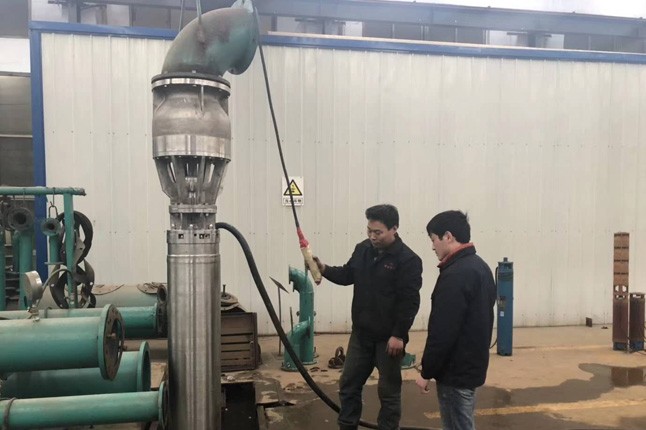 流量1200立方、楊程18米的不銹鋼304材質(zhì)潛水泵測試合格