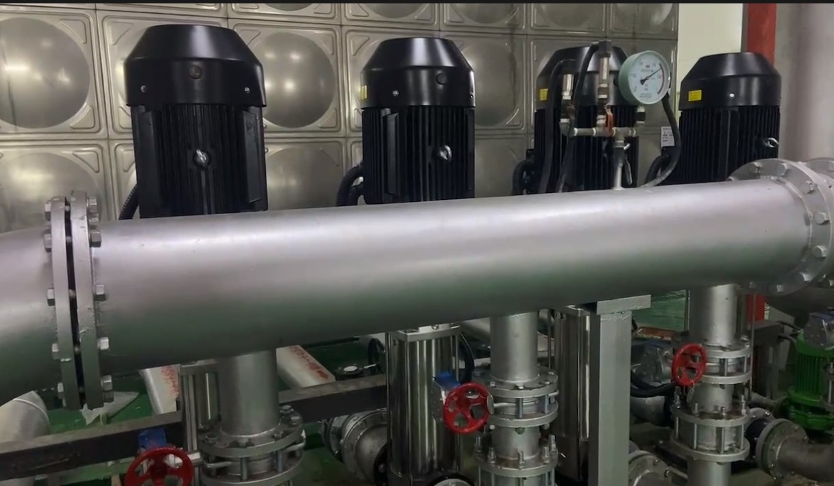 高鐵客運(yùn)站首批4臺(tái)主供水泵安裝完成，即將投入春運(yùn)供水